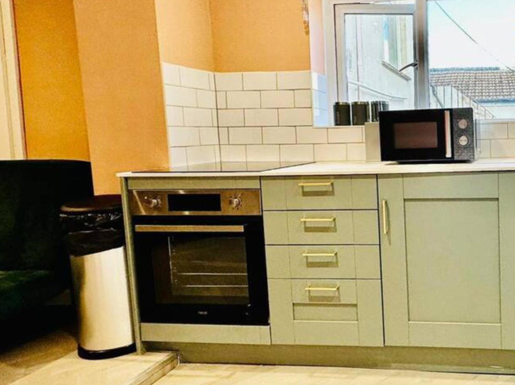 Apartment Flash Sale Train Station 1 Bedroom Flat Bn137che03 Brighton